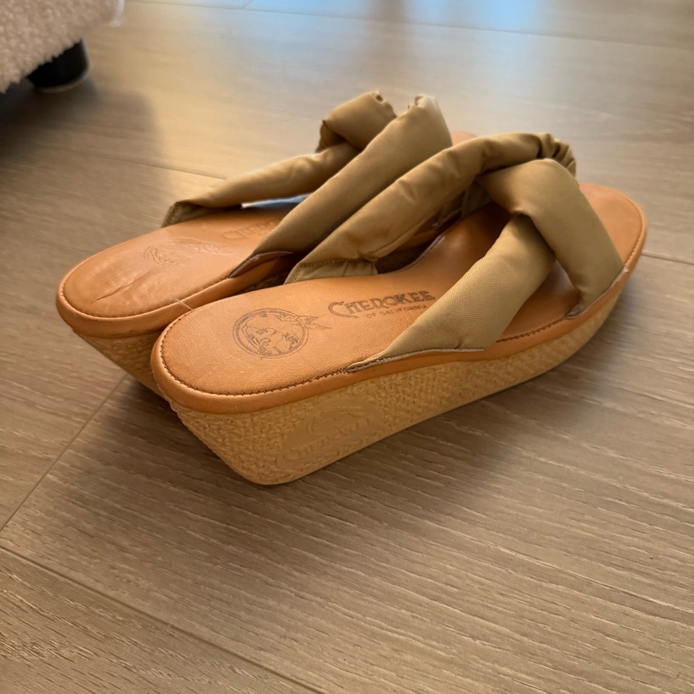 Vintage Cherokee Women's Tan Wedge Sandals